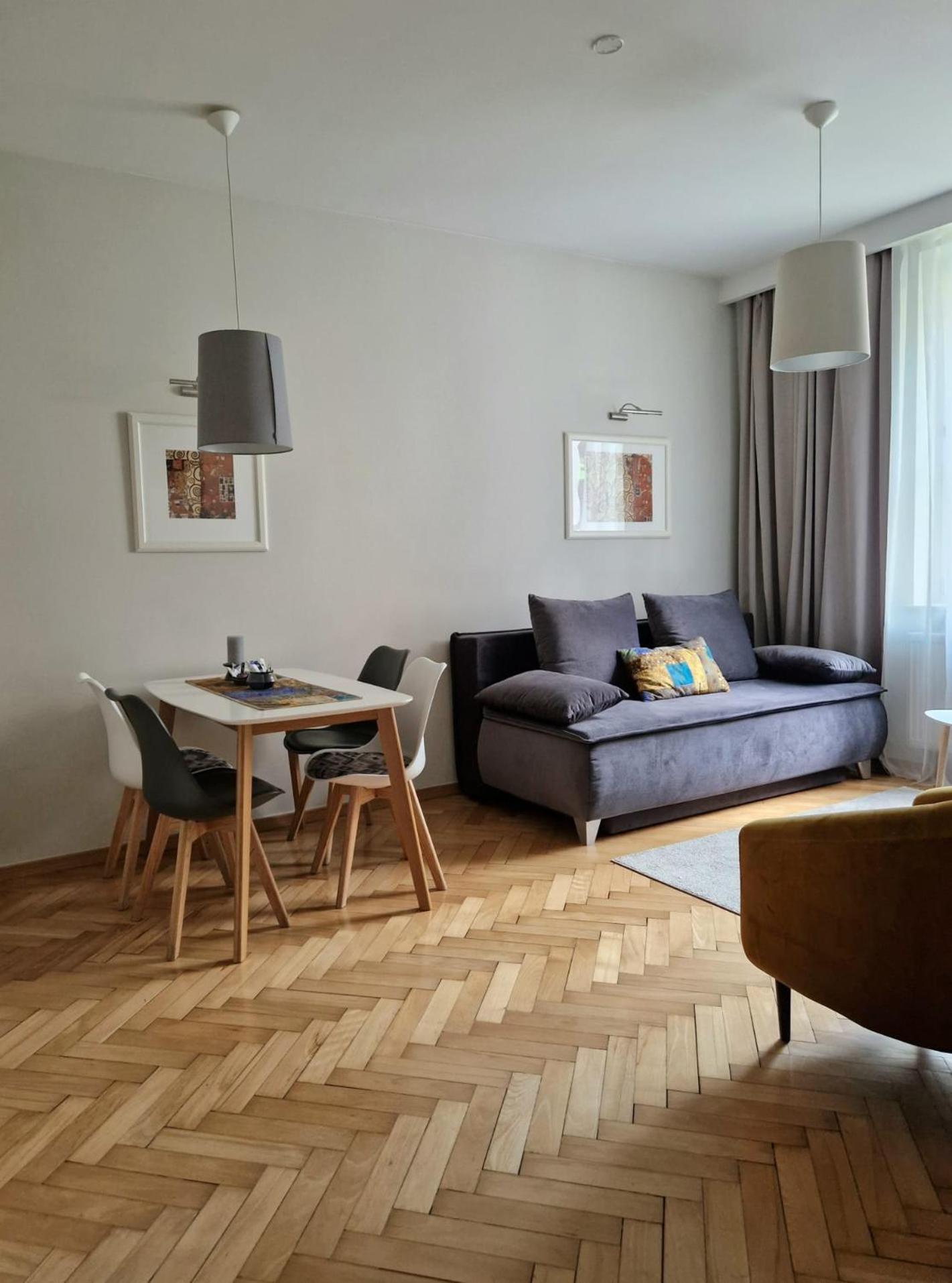 Brokilon House Apartment *